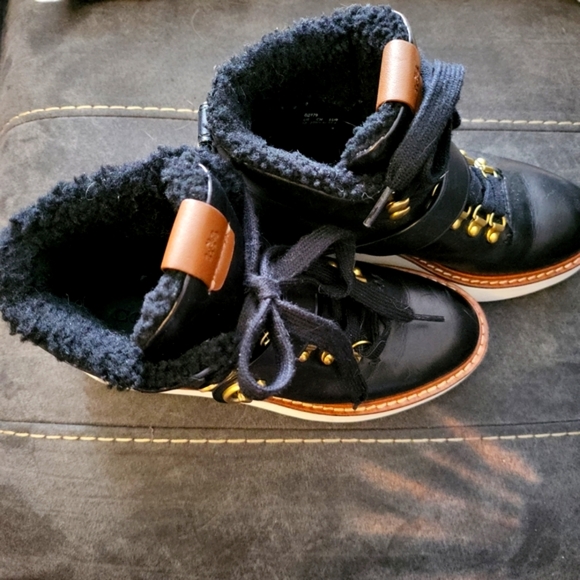 COACH BLACK LEATHER WITH ANTIQUED BRASS COACH C HARDWARE SIZE 5 - Picture 1 of 7